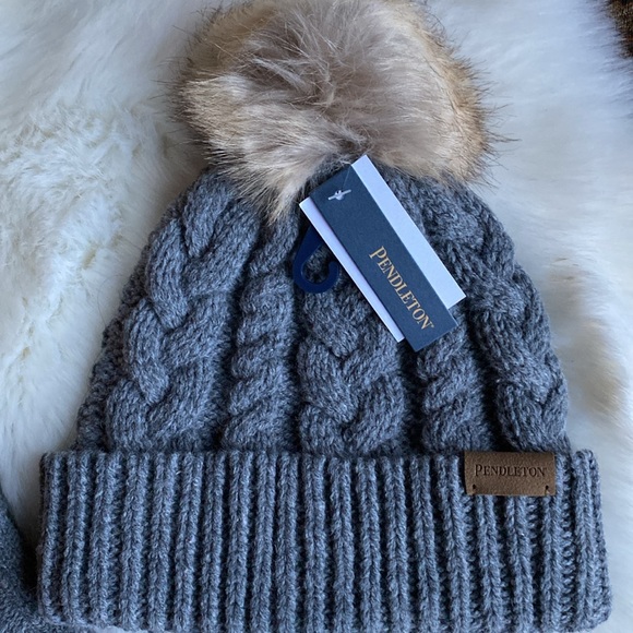 PENDLETON CABLE KNIT BEANIE & GLOVES DARK GRAY - Picture 2 of 3